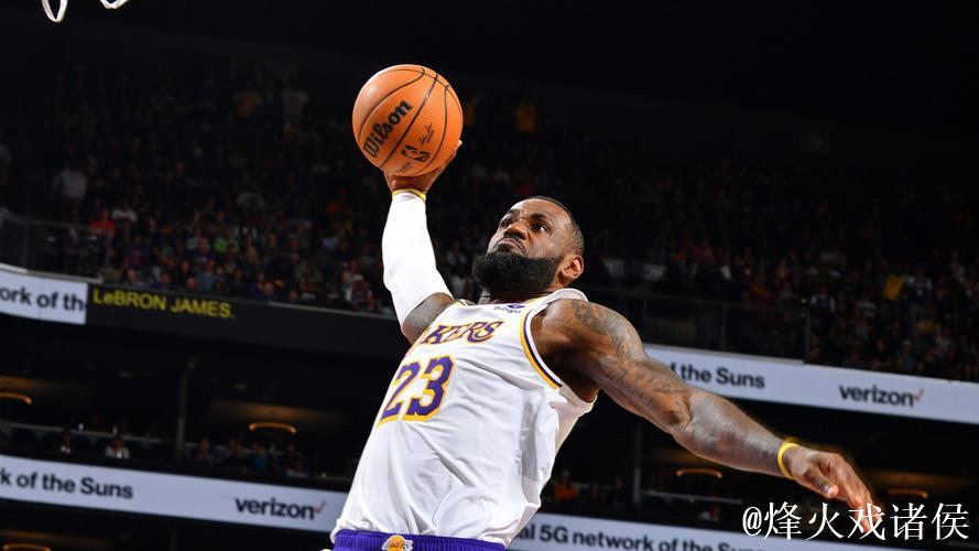 詹姆斯战斧劈扣领衔12月11日五佳球 詹姆斯战斧劈扣领衔12月11日五佳球