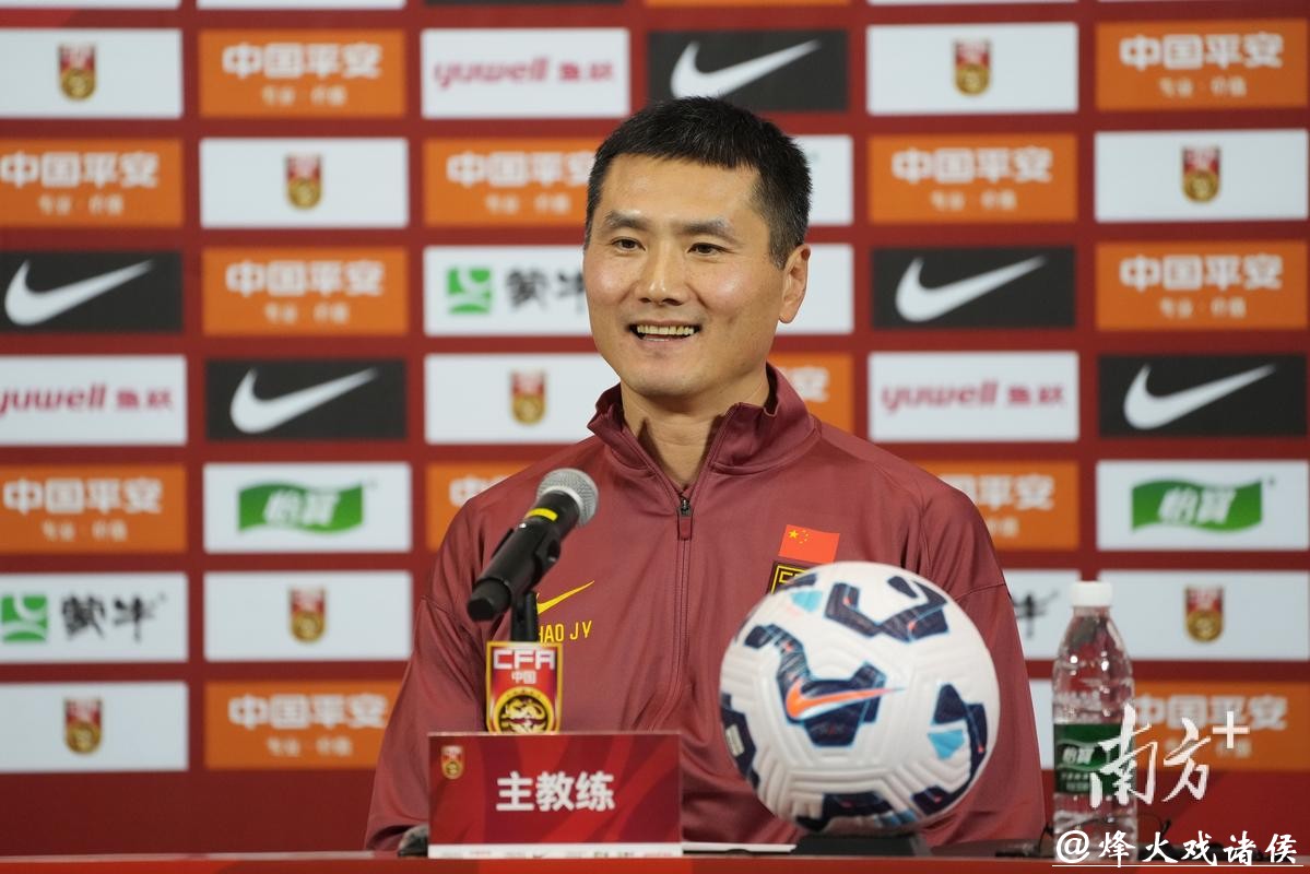 国足新主帅邵佳一亮相 首要任务是找回信心 国足新主帅邵佳一亮相 首要任务是找回信心