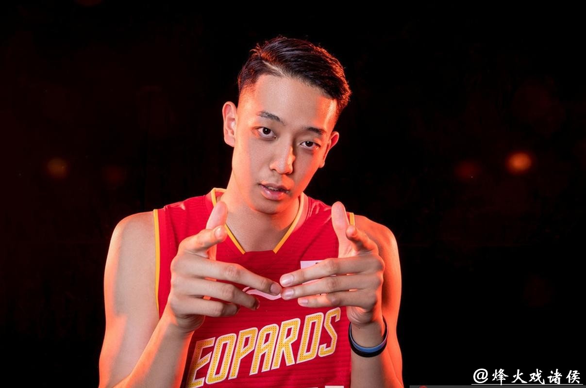 沈梓捷19+13状元12分 卢艺文26分深圳大胜上海